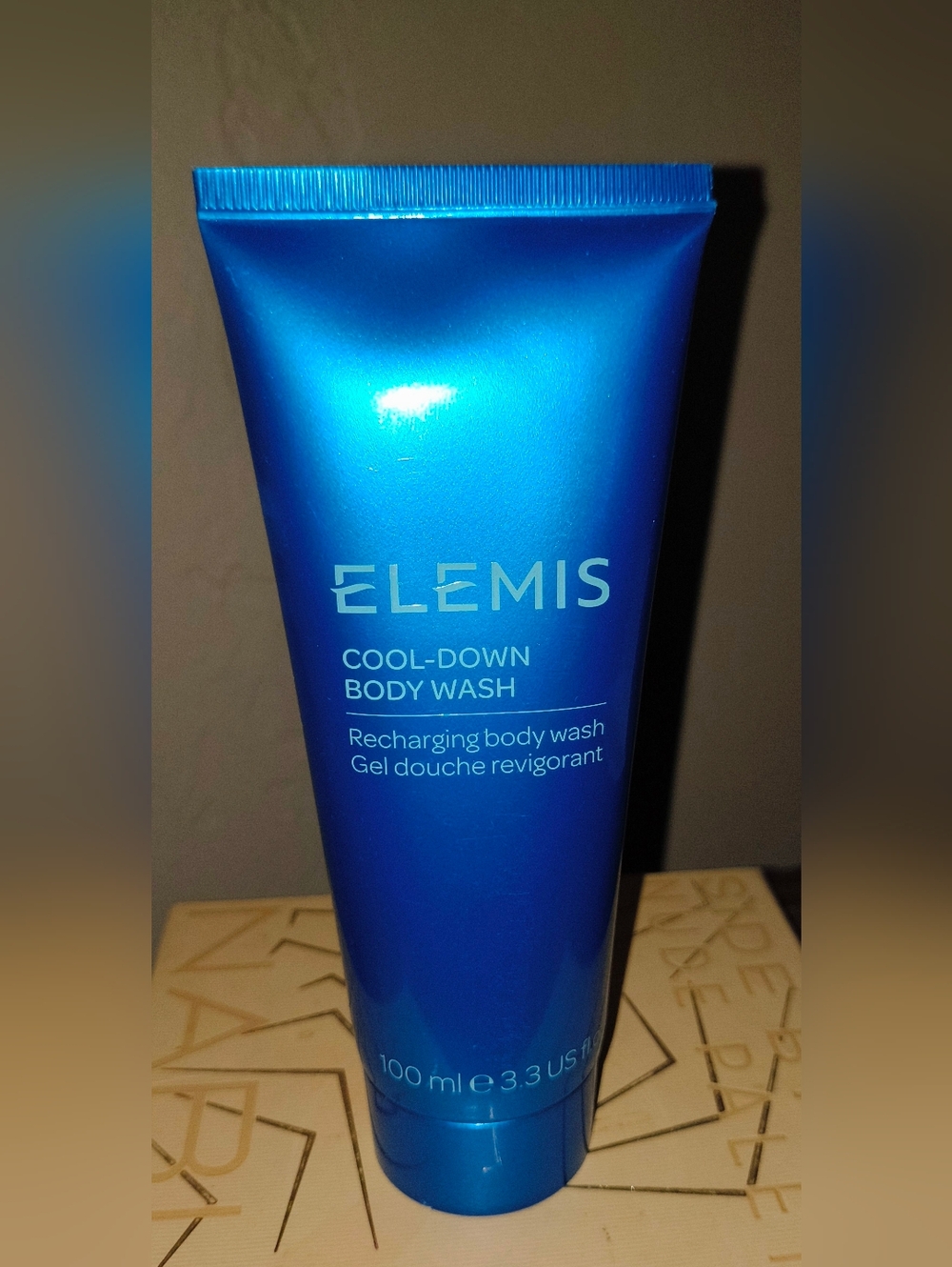 ELEMIS Cool-Down Body Wash - Vibrant Blue Tube